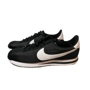 Nike men’s 11.5 black and white shoes